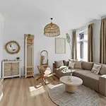 Park Avenue - Dom Mit Stil - Küche - Parkplatz - Wlan - 65 Zoll Tv - Netflix Apartment Köln