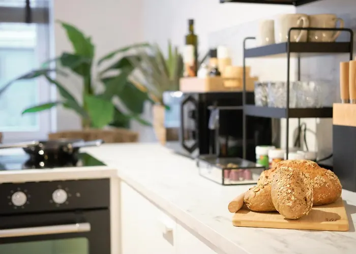 Park Avenue - Dom Mit Stil - Kueche - Parkplatz - Wlan - 65 Zoll Tv - Netflix Apartment Cologne