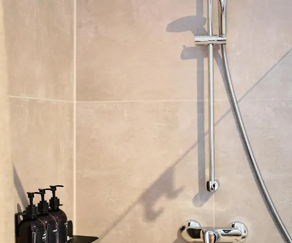 Park Avenue - Dom Mit Stil - Kueche - Parkplatz - Wlan - 65 Zoll Tv - Netflix Cologne