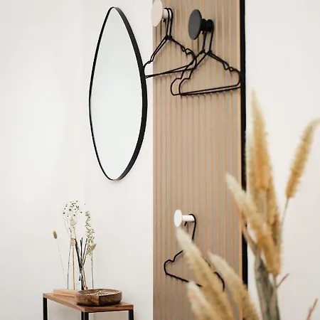 Park Avenue - Dom Mit Stil - Kueche - Parkplatz - Wlan - 65 Zoll Tv - Netflix Appartement *