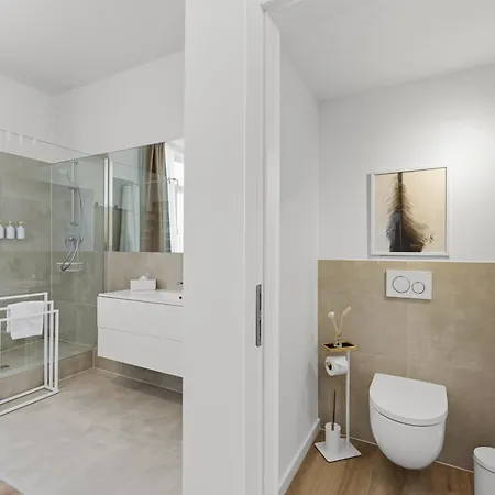 شقة Park Avenue - Dom Mit Stil - Kueche - Parkplatz - Wlan - 65 Zoll Tv - Netflix *