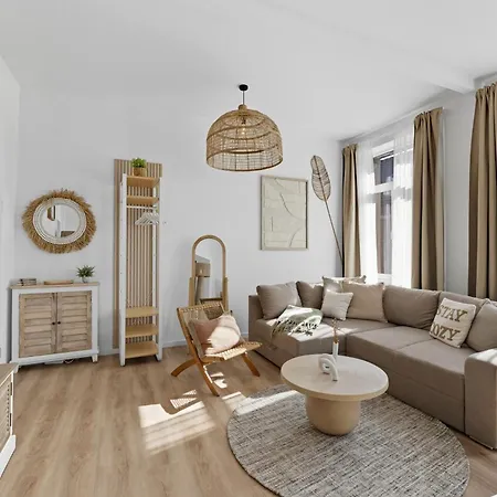 Park Avenue - Dom Mit Stil - Küche - Parkplatz - Wlan - 65 Zoll Tv - Netflix Apartment Köln