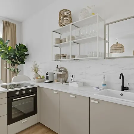 Park Avenue - Dom Mit Stil - Kueche - Parkplatz - Wlan - 65 Zoll Tv - Netflix Cologne