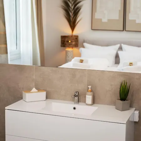 Park Avenue - Dom Mit Stil - Kueche - Parkplatz - Wlan - 65 Zoll Tv - Netflix Appartement *