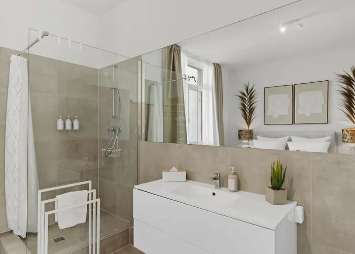 Park Avenue - Dom Mit Stil - Kueche - Parkplatz - Wlan - 65 Zoll Tv - Netflix Κολωνία