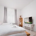 Park Avenue - Dom Mit Stil - Kueche - Parkplatz - Wlan - 65 Zoll Tv - Netflix * ケルン