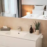Park Avenue - Dom Mit Stil - Kueche - Parkplatz - Wlan - 65 Zoll Tv - Netflix * ケルン