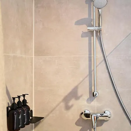 Park Avenue - Dom Mit Stil - Kueche - Parkplatz - Wlan - 65 Zoll Tv - Netflix Кёльн